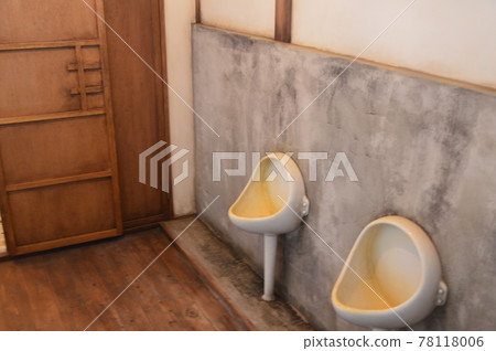 廉價公寓的共用廁所 78118006