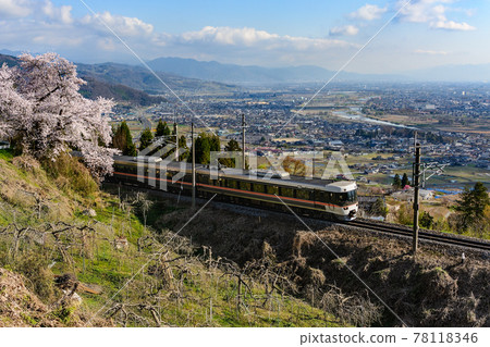 Zenkoji Heiichi and a local line running through the cherry blossoms Zenkoji Heiichi and a local line running through the cherry blossoms 78118346