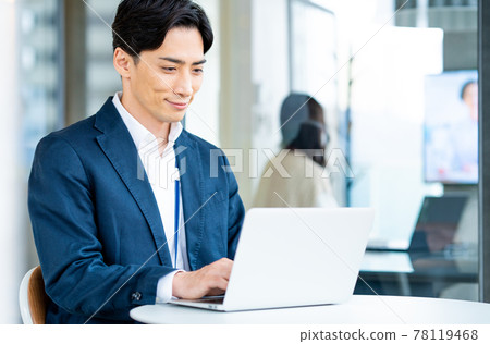 Businessman working in the office shooting cooperation "+ SHIFT NO GIZAKA" 78119468