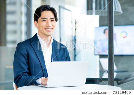 Businessman working in the office shooting cooperation "+ SHIFT NO GIZAKA" 78119469
