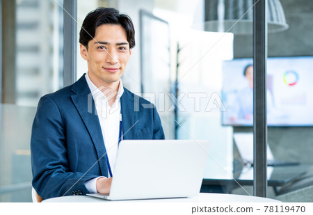 Businessman working in the office shooting cooperation "+ SHIFT NO GIZAKA" Businessman working in the office shooting cooperation "+ SHIFT NO GIZAKA" 78119470