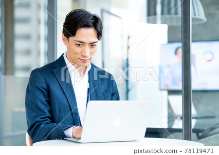 Businessman working in the office shooting cooperation "+ SHIFT NO GIZAKA" Businessman working in the office shooting cooperation "+ SHIFT NO GIZAKA" 78119471