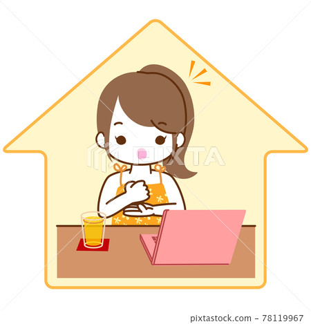 在家坐在電腦前的女孩 在家坐在電腦前的女孩 78119967