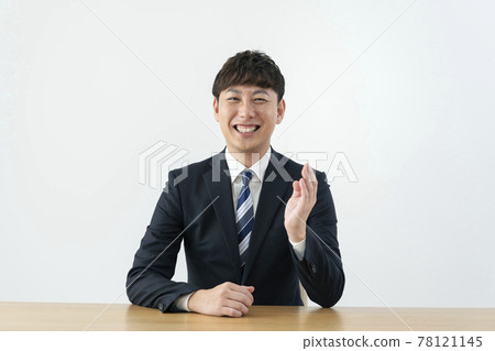 A man in a smiling Alafor suit talking looking at the camera 78121145
