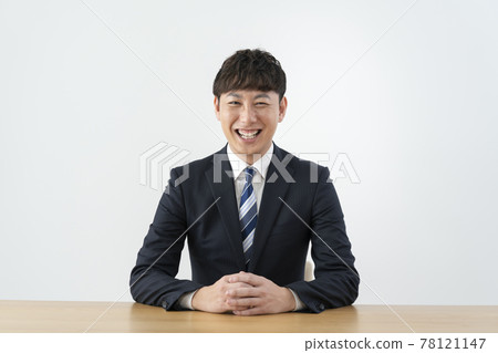 A man in Alafor's suit smiling looking at the camera 78121147