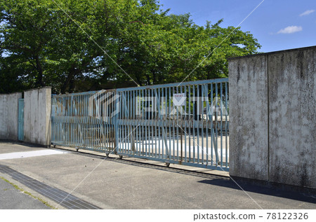 學校大門緊閉 78122326