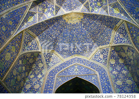 <Iran's World Heritage Site> Shamosque dome covered with beautifully patterned blue tiles <Iran's World Heritage Site> Shamosque dome covered with beautifully patterned blue tiles 78124358