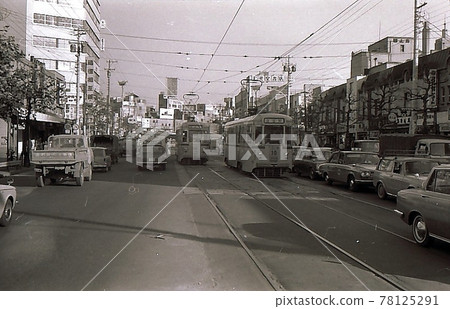 1968年即將廢除的都電10制，東京神田神保町 78125291