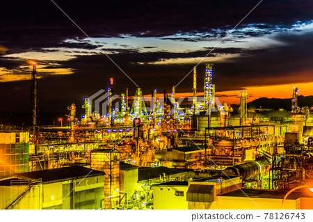 Muroran factory night view. The twilight sky and the illuminated factory. 78126743