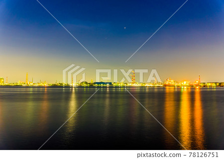 Night view of Sakai Senboku Seaside Industrial Zone and ships moored from Takaishi City side Night view of Sakai Senboku Seaside Industrial Zone and ships moored from Takaishi City side 78126751