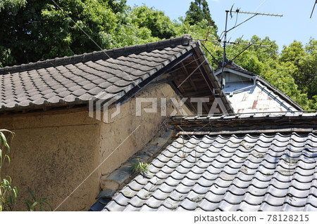 Very beautiful old Japanese building 78128215