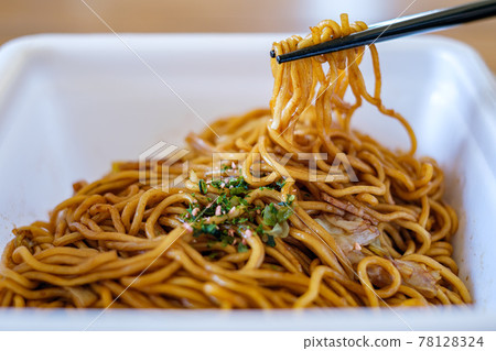 Cup fried noodles 78128324