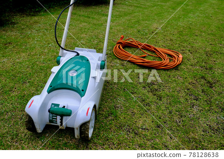 草坪割草 草坪割草 78128638