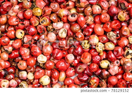background - many pink peppercorns (Baie rose) 78129152