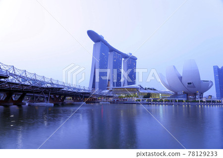 Nightscape of Singapore Marina Bay Sand in Singapore Nightscape of Singapore Marina Bay Sand in Singapore 78129233