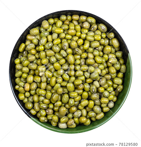 raw green mung beans in round bowl isolated 78129580