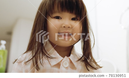 孩子們換上睡衣 孩子們換上睡衣 78130951