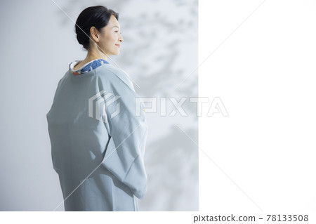 中和服女人路 78133508