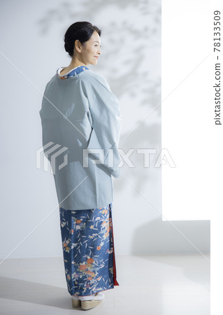 中和服女人路 78133509