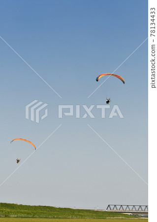 Motor paraglider in flight 78134433