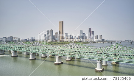 首爾市漢江永登浦區汝矣島漢江鐵道大橋、元曉大橋 78135406