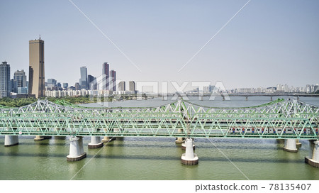 首爾市漢江永登浦區汝矣島漢江鐵道大橋、元曉大橋 首爾市漢江永登浦區汝矣島漢江鐵道大橋、元曉大橋 78135407