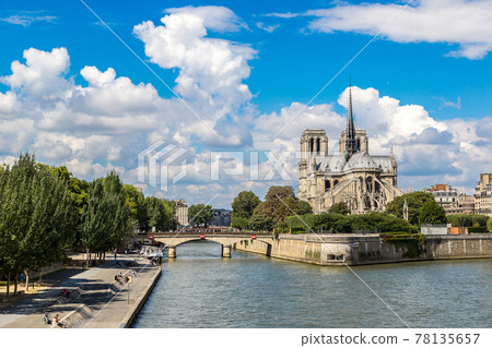 Seine and Notre Dame de Paris 78135657