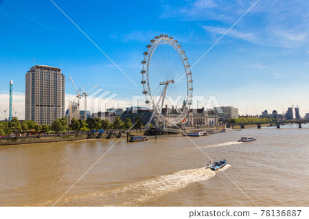 London eye, large Ferris wheel, London 78136887