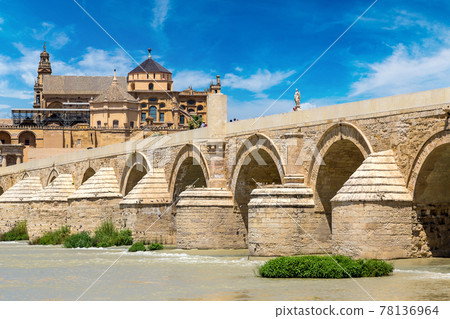 Roman Bridge in Cordoba 78136964