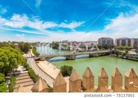 Guadalquivir river in Sevilla Guadalquivir river in Sevilla 78137001