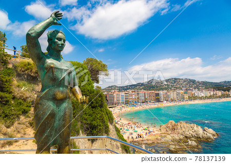 Monument in Lloret de Mar 78137139