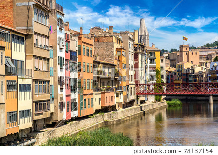 Colorful houses and Eiffel bridge in Girona 78137154