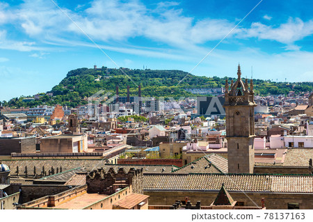 Panoramic view of Barcelona 78137163
