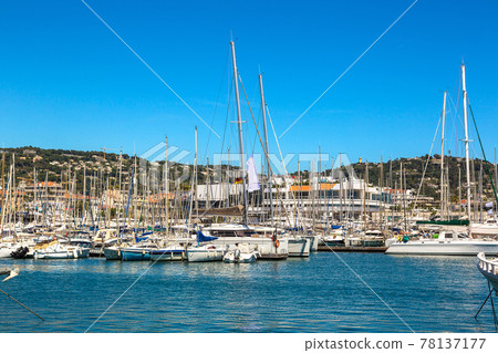 Yachts anchored in port in Cannes Yachts anchored in port in Cannes 78137177