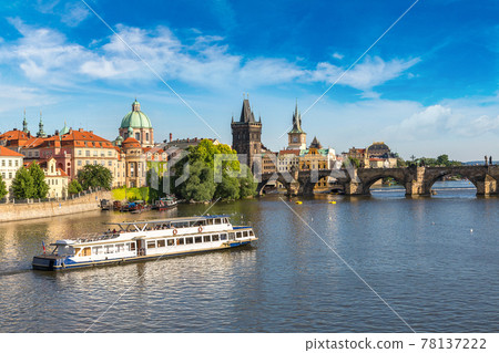 Panoramic view of Prague 78137222