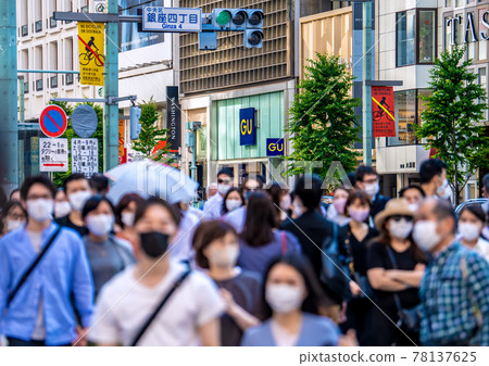 日本東京城市景觀 重病人數（全國）為 1,304 人，創歷史新高。銀座的很多人...... = 5月23日 78137625
