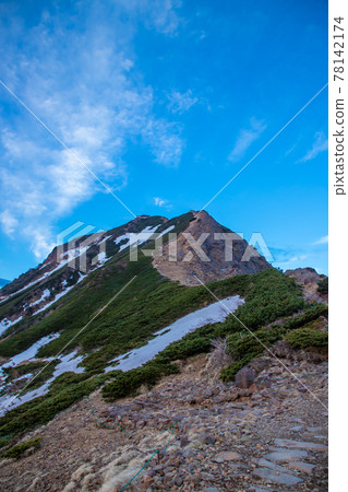 Superb view from the ridgeline of the Yatsugatake mountain range Superb view from the ridgeline of the Yatsugatake mountain range 78142174