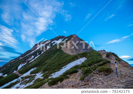 Superb view from the ridgeline of the Yatsugatake mountain range Superb view from the ridgeline of the Yatsugatake mountain range 78142175