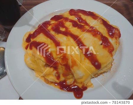 Omelette rice  78143870