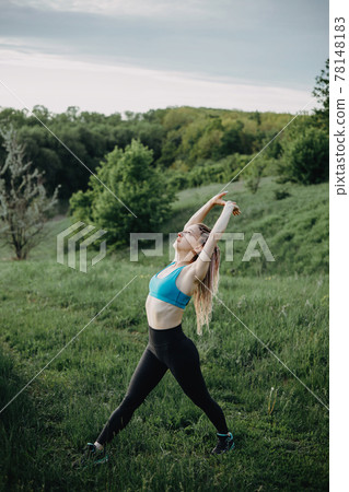 Sporty fit woman doing morning workout outdoors 78148183