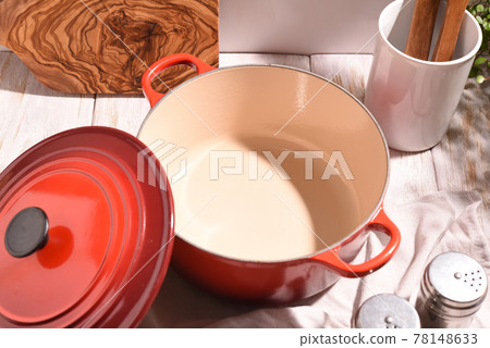 Enamel pot in the kitchen Enamel pot in the kitchen 78148633
