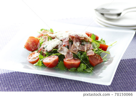 Pea sprouts and crispy bacon salad 16 Pea sprouts and crispy bacon salad 16 78150066