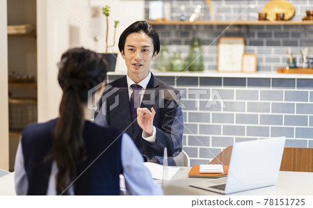 Businessmen meeting business negotiations 78151725