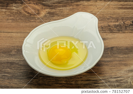 Raw Chicken egg in the bowl Raw Chicken egg in the bowl 78152707