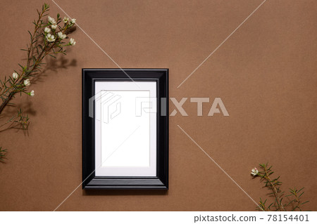 Autumn composition. Photo frame, dried white flowers on brown neutral background. Autumn, fall concept. Flat lay, copy space 78154401