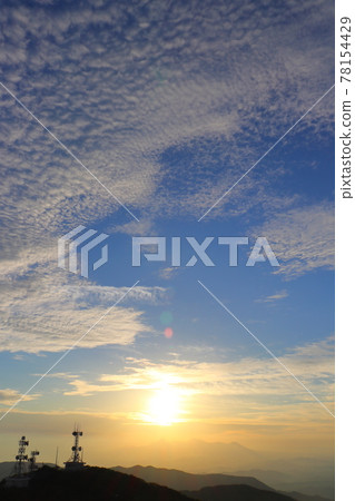 日落和鋼塔 宛塚山 78154429