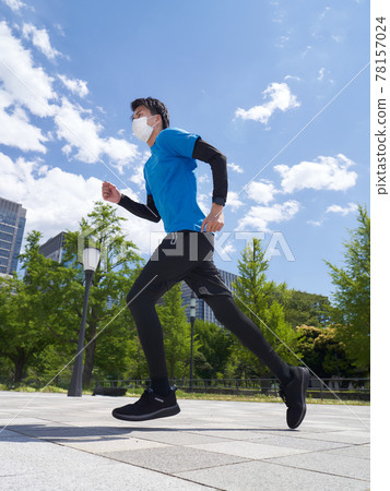 Young man exercising with a mask Young man exercising with a mask 78157024