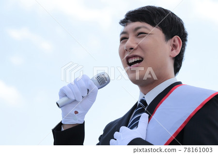 Candidate man giving an election speech 78161003
