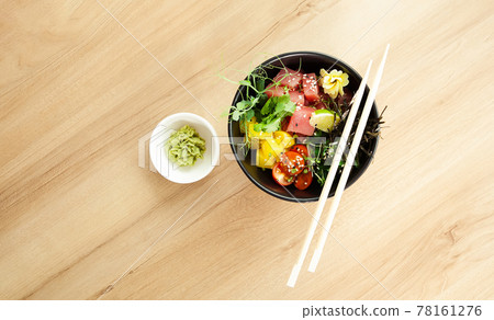 Poke salad with tuna in a bowl. Ingredients fresh tuna, cherry tomatoes, marinated seaweed, rice Poke salad with tuna in a bowl. Ingredients fresh tuna, cherry tomatoes, marinated seaweed, rice 78161276