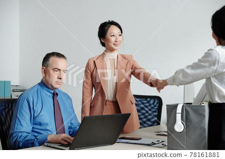 Greeting new office worker Greeting new office worker 78161881